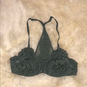 Victoria’s Secret | front close underwire bralette